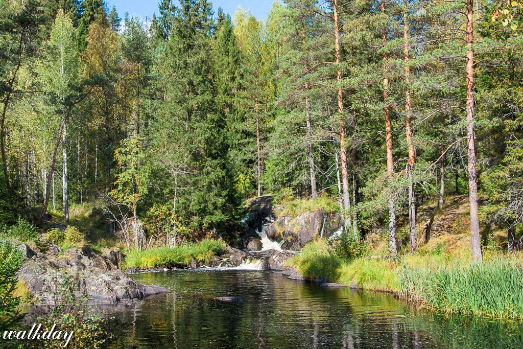 Еще один водопад рядом с этим, поменьше. Рускеальские водопады, Карелия