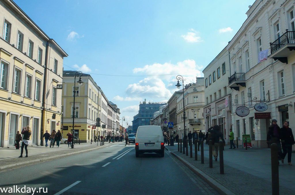 Несмотря на то, что на дорогах страны были ужасные пробки, движение в городе было на удивление свободным. Несмотря на то, что на дорогах страны были ужасные пробки, движение в городе было на удивление свободным.