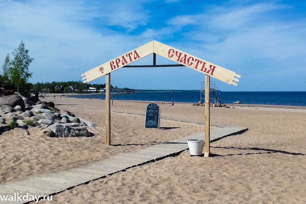 Такие "Врата счастья" встречают на входе. И далеко ходить не надо :) Такие "Врата счастья" встречают на входе. И далеко ходить не надо :)